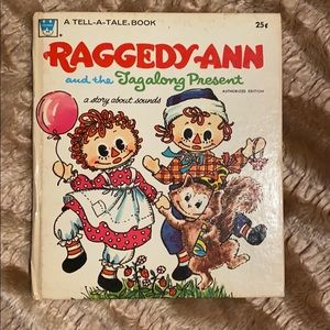 ”Raggedy-Ann and the Tagalong Present” Book